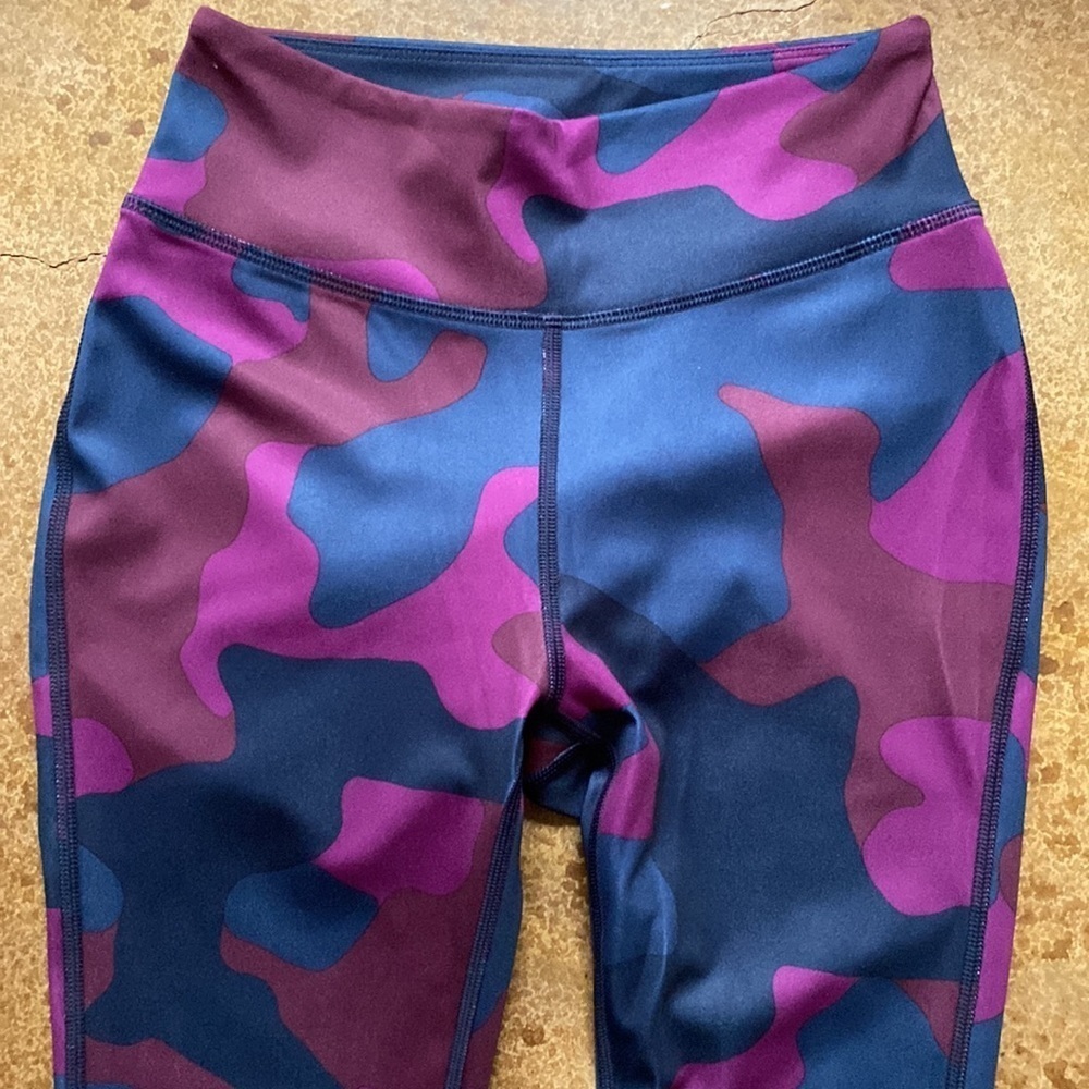 COLUMBIA pink and‎ blue camouflage high waist 7/8 leggings